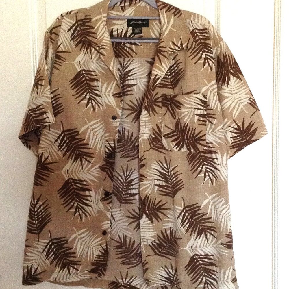 Eddie Bauer Men's Brown Button Down Short Sleeve Classic Fit Shirt Leaf Pattern